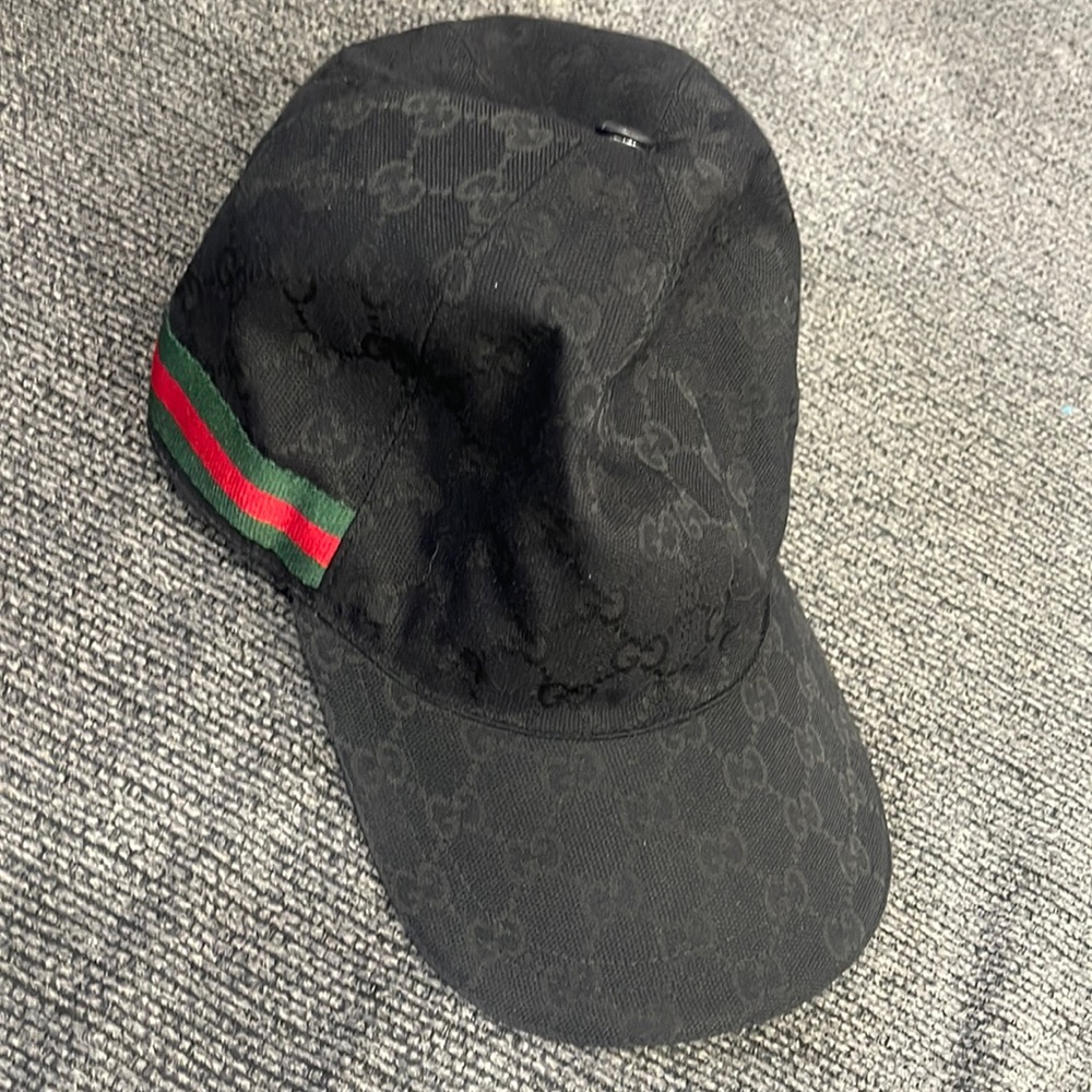 100% Authentic great new condition gucci hat